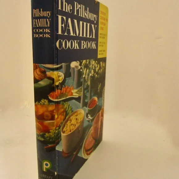 Vintage 1969 Pillsbury Family Cookbook MCM Recipes Illustrations Hardcover •US